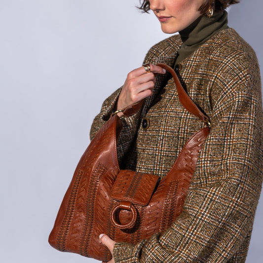 Atlas Hobo Bag In Washed Leather - Kindling Brown