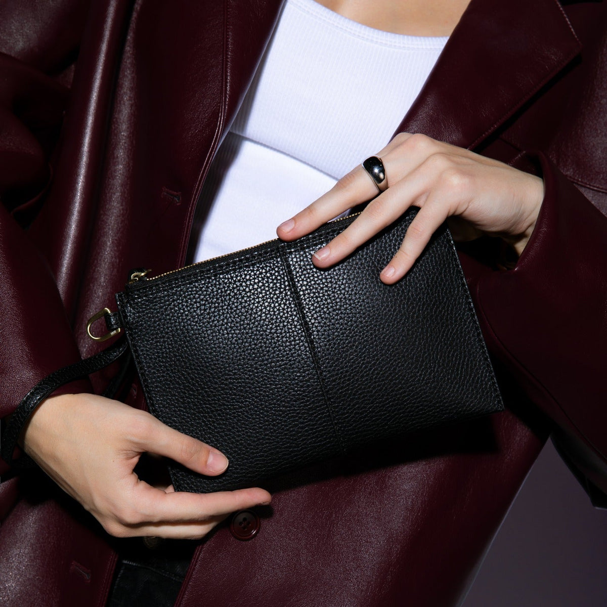 Vida Small Pouch In Micro Pebbled Leather