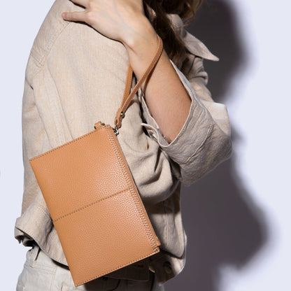 Vida Small Pouch In Micro Pebbled Leather
