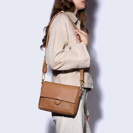 Austin Flap Crossbody In Pebbled Leather - Timber Brown