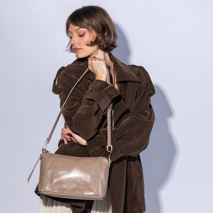 Darcy Carry-All Crossbody In Polished Leather - Woodsmoke