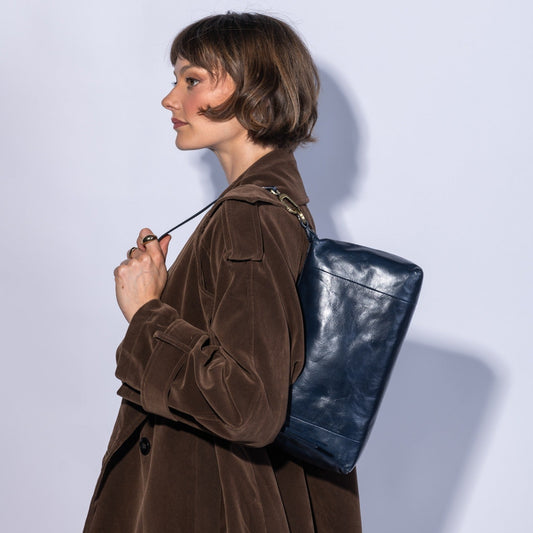 Darcy Shoulder In Polished Leather - Ink Navy