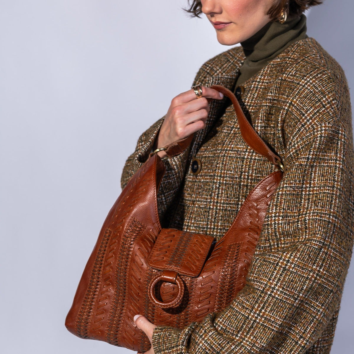 Atlas Hobo Bag In Washed Leather - Kindling Brown